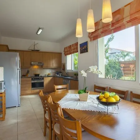 “villa 5 Minutes Drive Away From Nissi Beach” Protaras 96 וילה פאראלימני