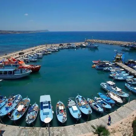 “villa 5 Minutes Drive Away From Nissi Beach” Protaras 96 *