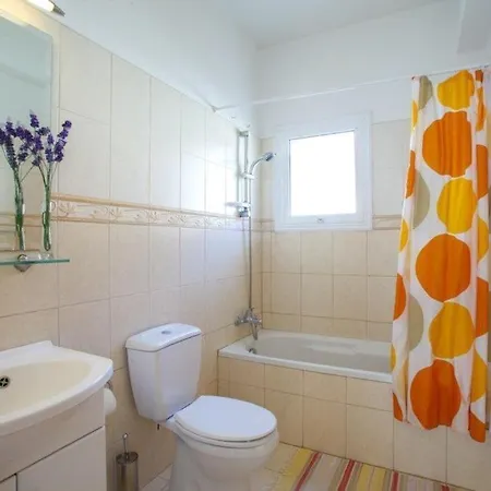 “villa 5 Minutes Drive Away From Nissi Beach” Protaras 96 Vilă
